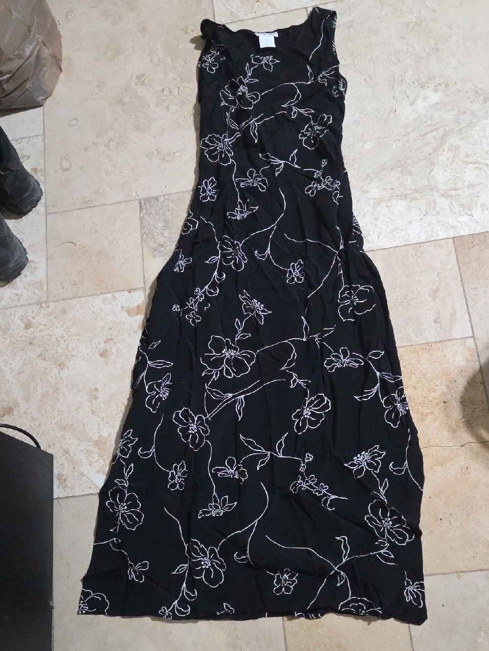 Rolling Over Size Medium Long Black Casual Dress with White Floral Print – Tie